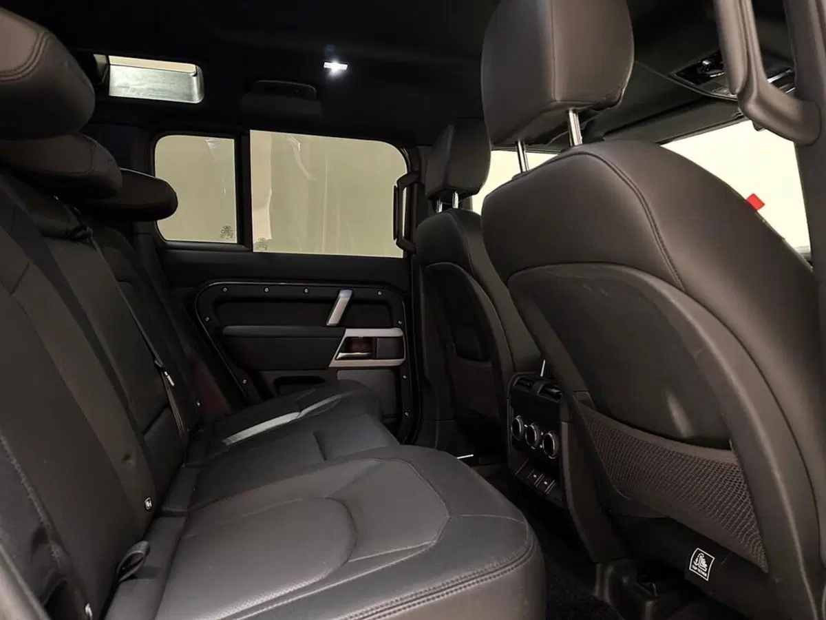 Land Rover Defender usata a Varese (4)