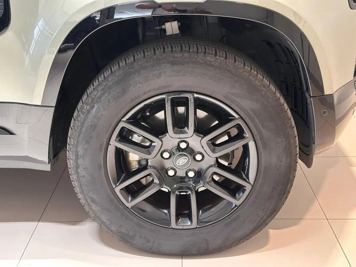 Land Rover Defender usata a Varese (9)