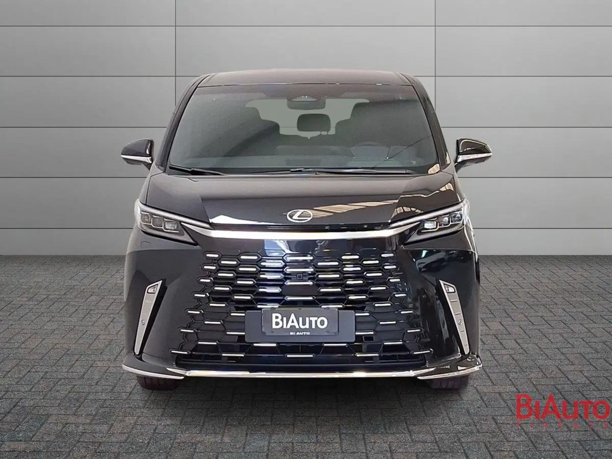 Lexus LM nuova a Firenze (12)