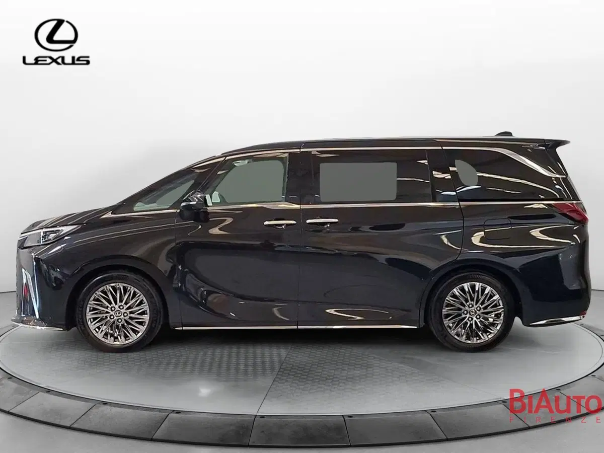 Lexus LM nuova a Firenze (2)