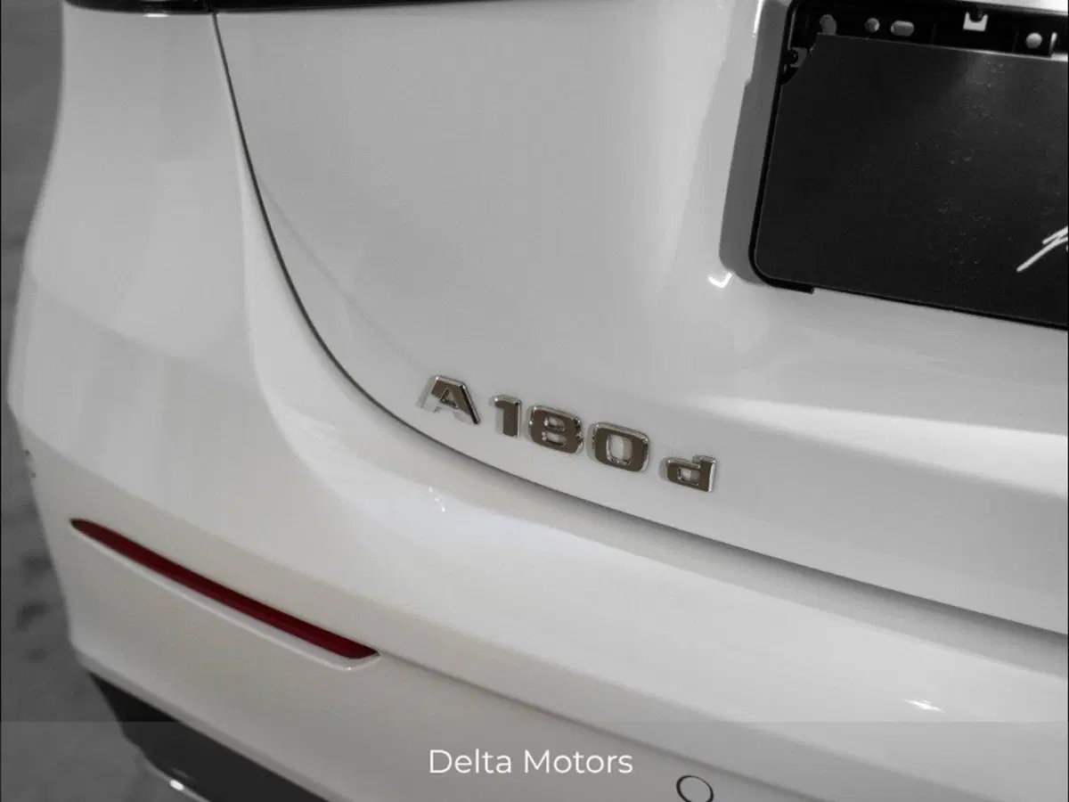 Mercedes-Benz Classe A Sedan nuova a Macerata (8)