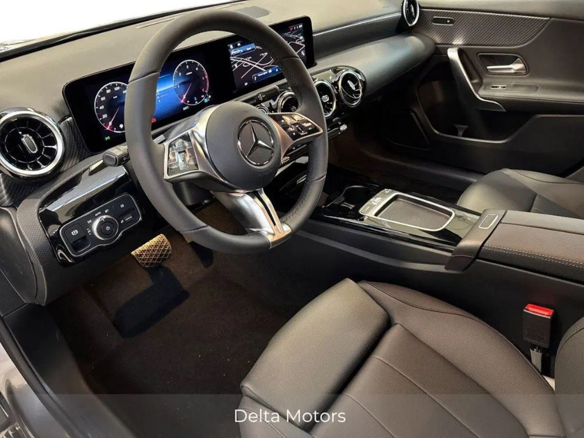 Mercedes-Benz Classe A Sedan nuova a Macerata (15)