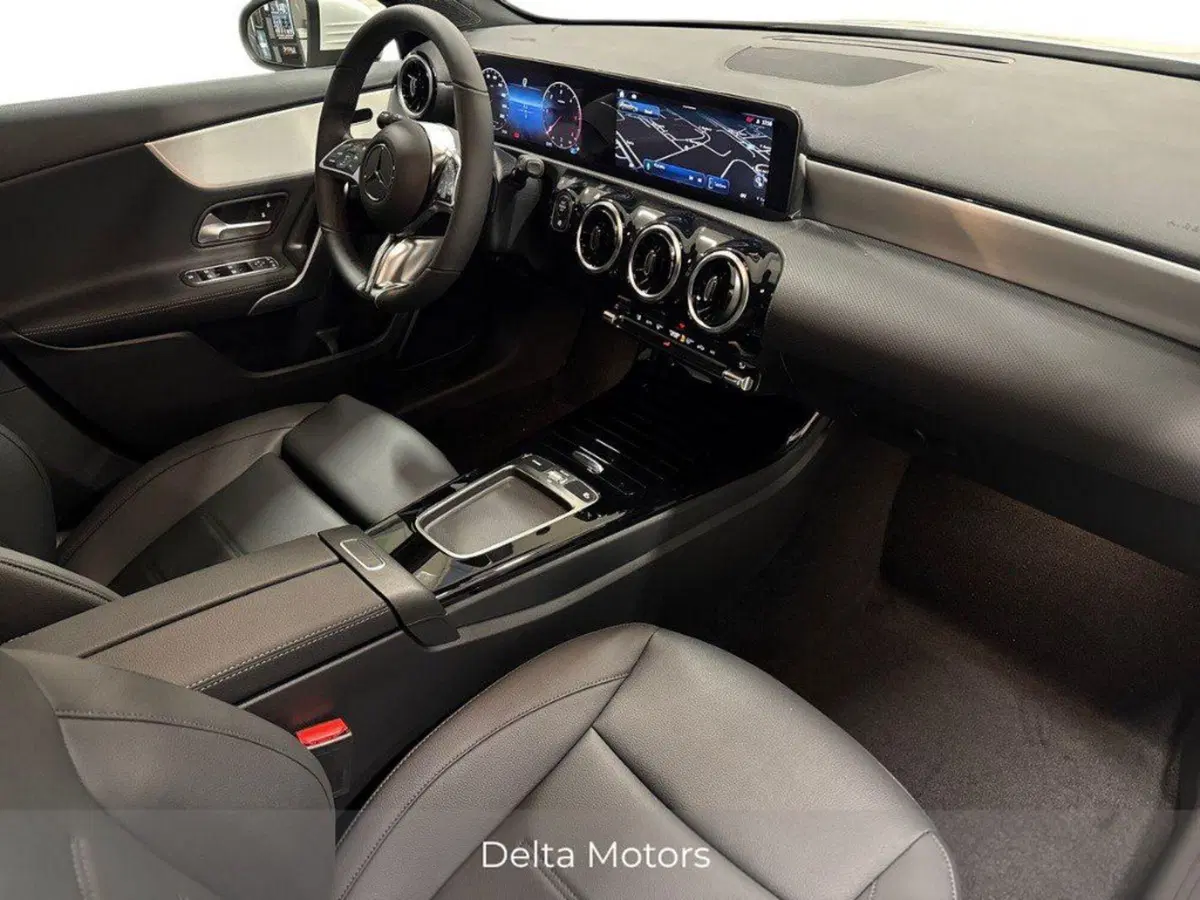 Mercedes-Benz Classe A Sedan nuova a Macerata (12)