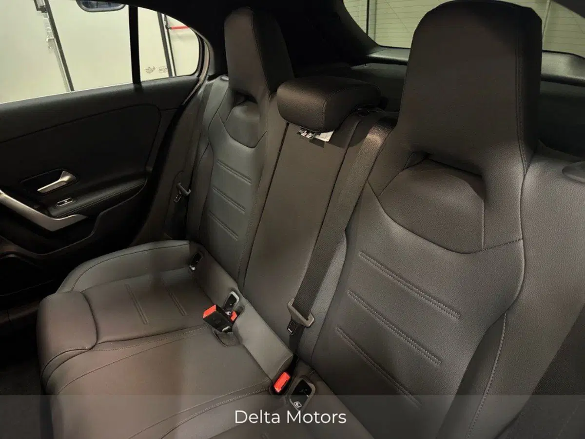 Mercedes-Benz Classe A Sedan nuova a Macerata (13)
