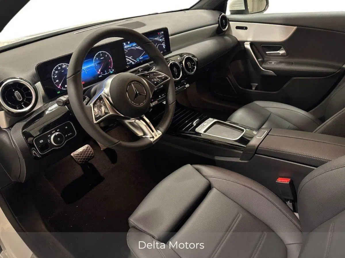 Mercedes-Benz Classe A Sedan nuova a Macerata (16)