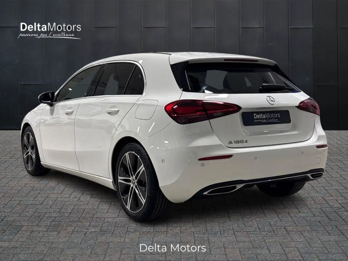 Mercedes-Benz Classe A Sedan nuova a Macerata (3)