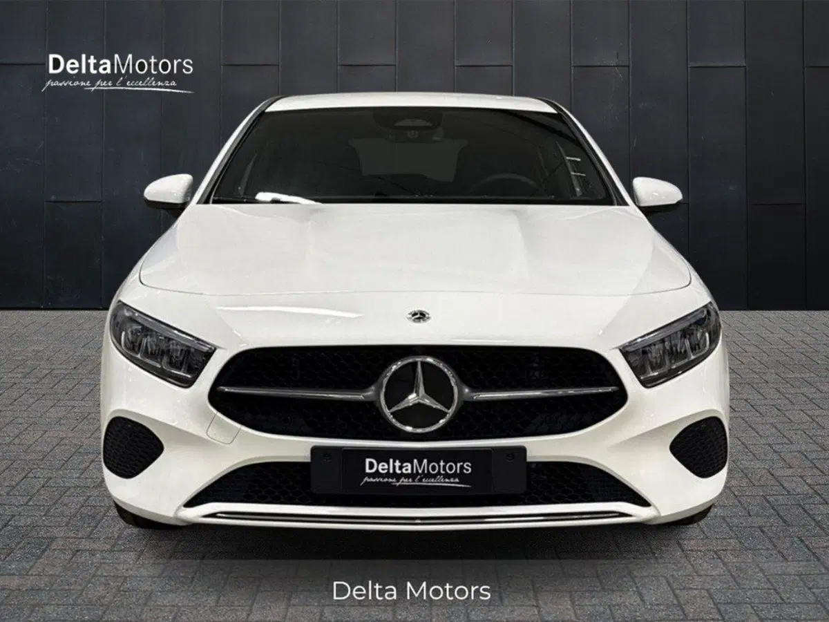 Mercedes-Benz Classe A Sedan nuova a Macerata (6)