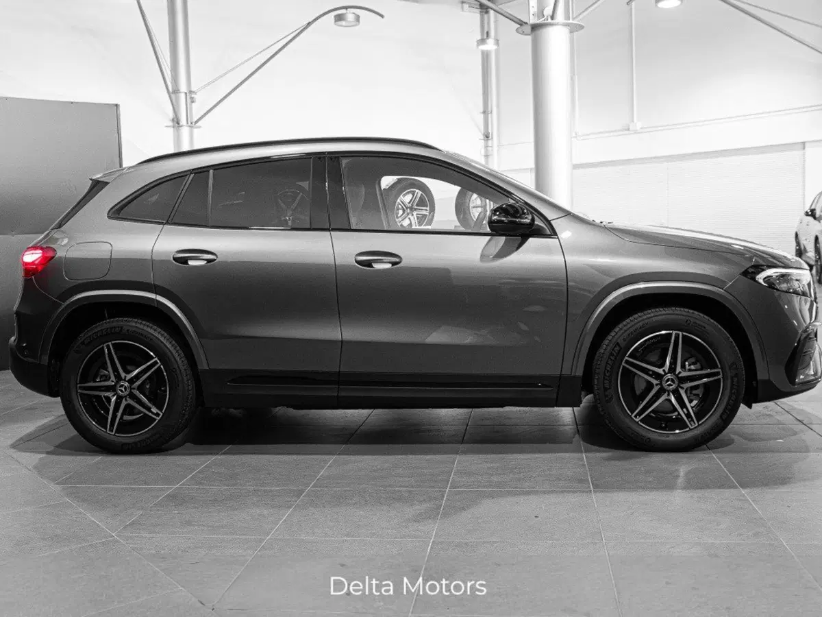 Mercedes-Benz EQA nuova a Macerata (10)