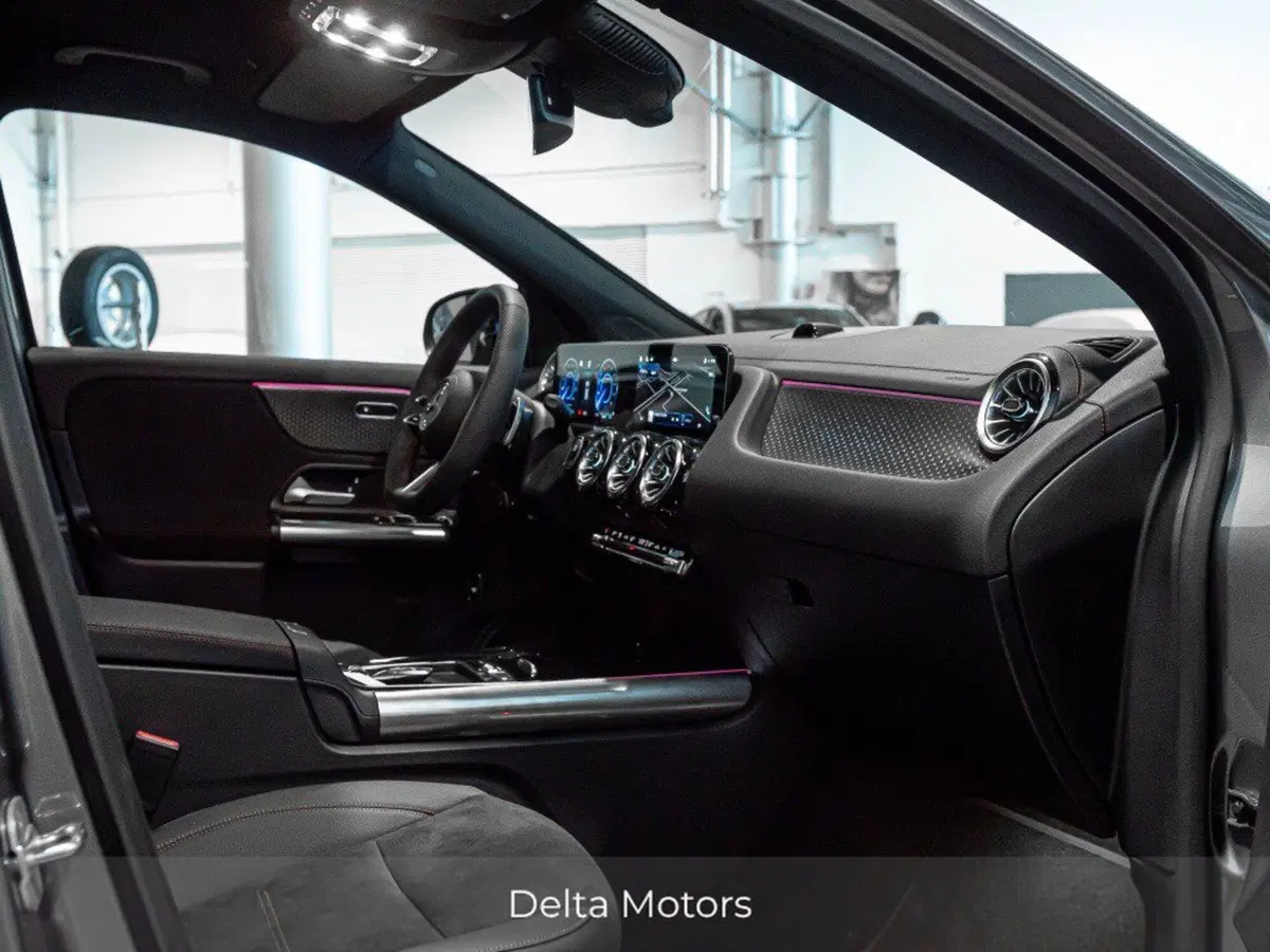 Mercedes-Benz EQA nuova a Macerata (18)