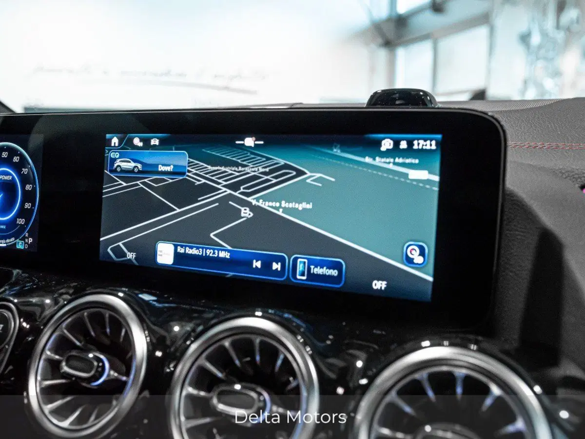 Mercedes-Benz EQA nuova a Macerata (19)