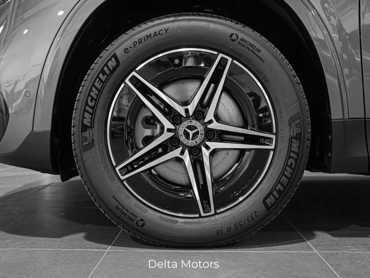 Mercedes-Benz EQA nuova a Macerata (4)