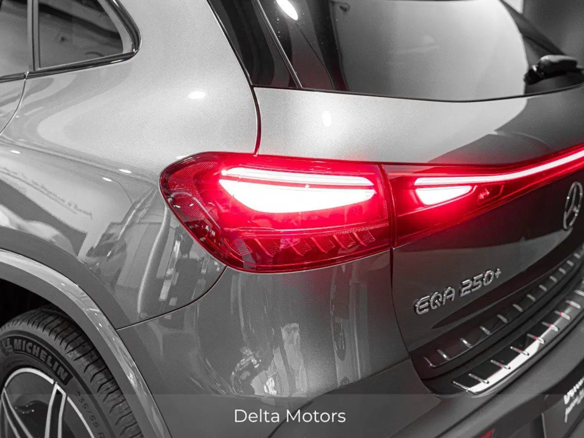 Mercedes-Benz EQA nuova a Macerata (6)