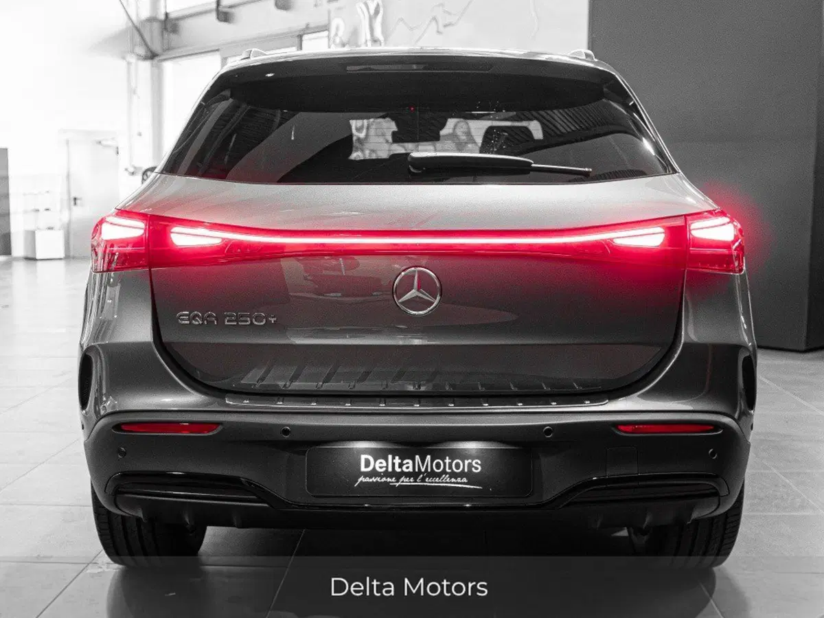 Mercedes-Benz EQA nuova a Macerata (7)