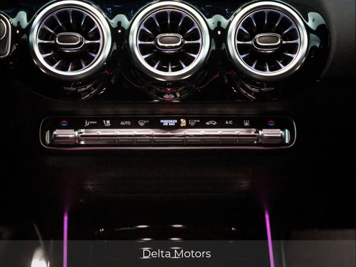 Mercedes-Benz EQA nuova a Macerata (19)
