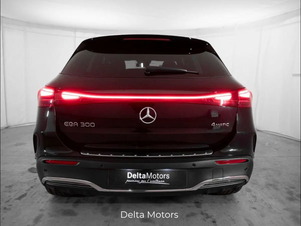 Mercedes-Benz EQA nuova a Macerata (3)
