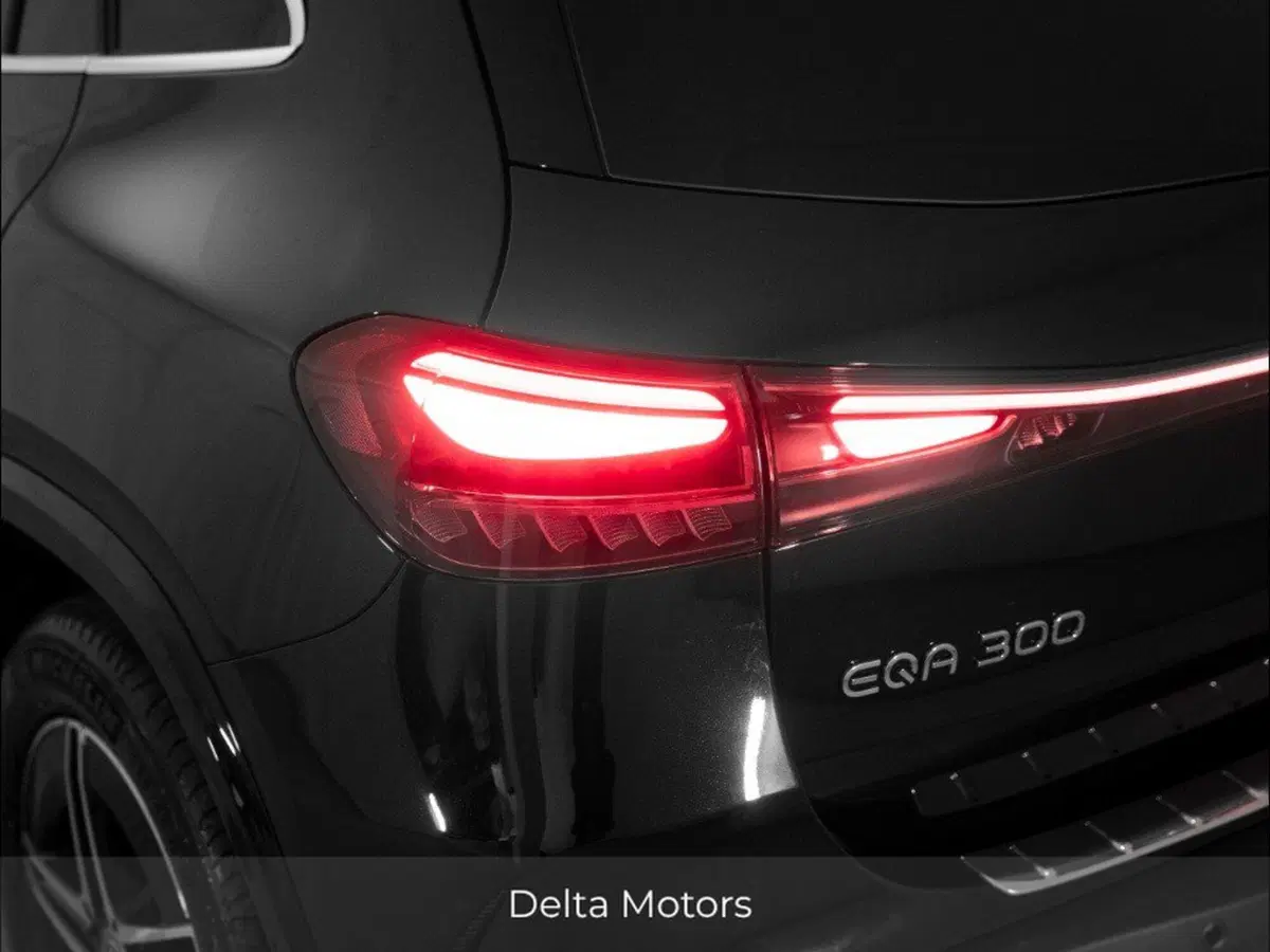 Mercedes-Benz EQA nuova a Macerata (8)