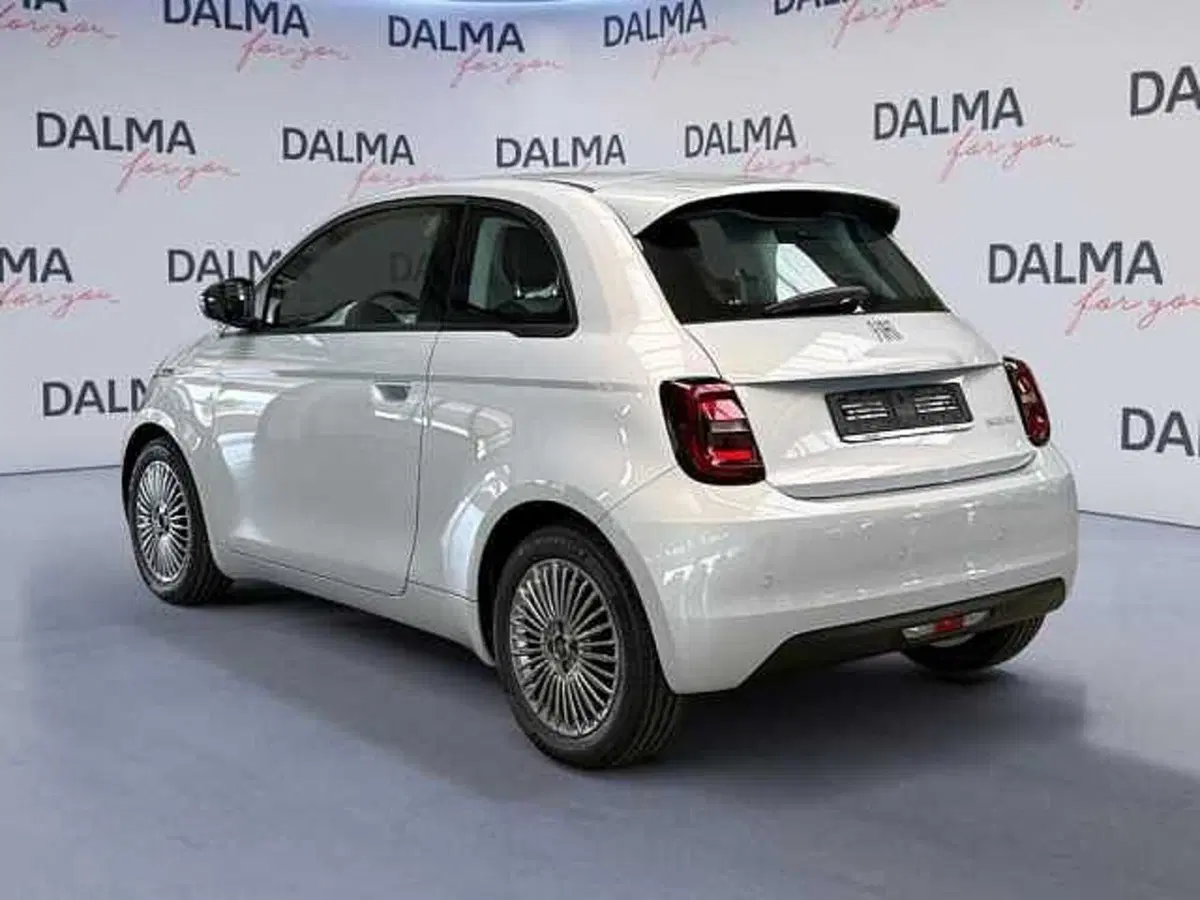 Fiat 500 nuova a Milano (3)