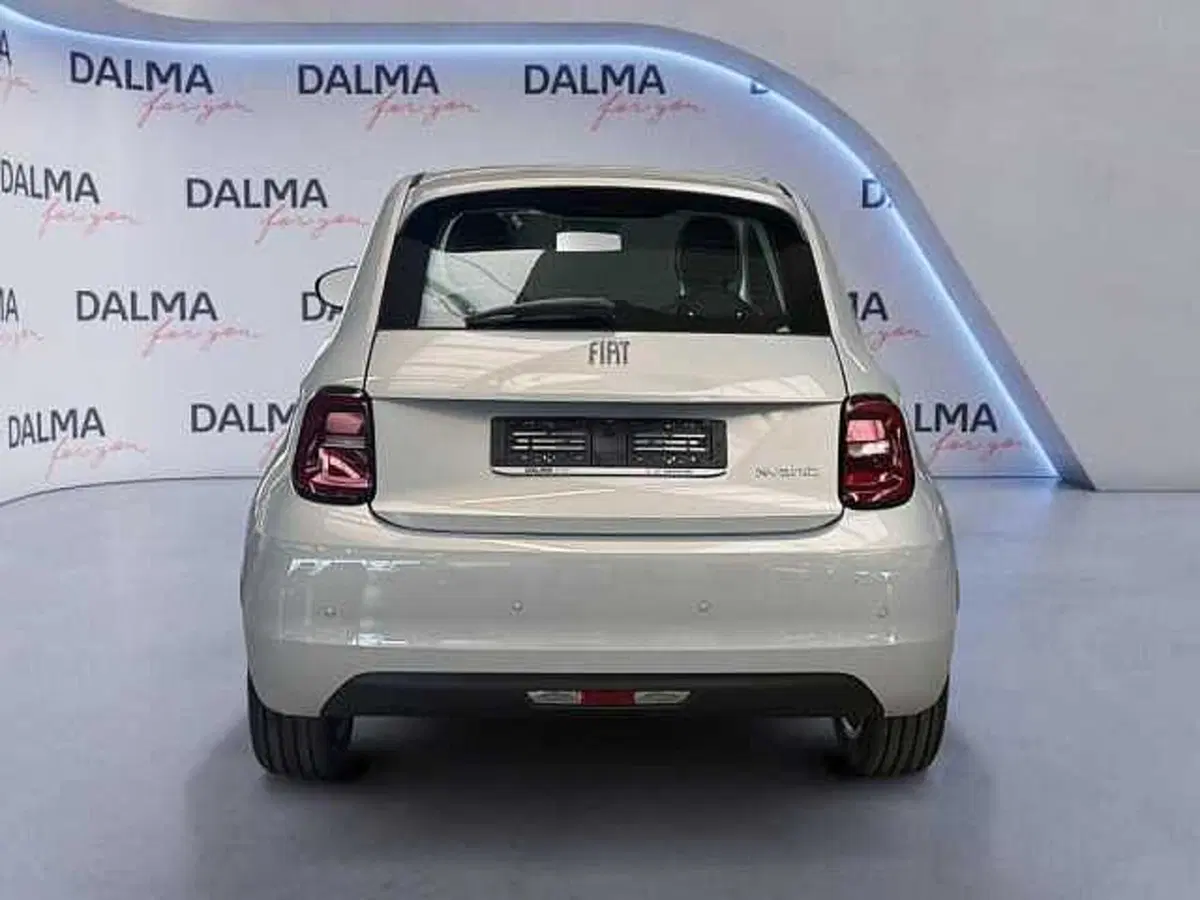 Fiat 500 nuova a Milano (4)