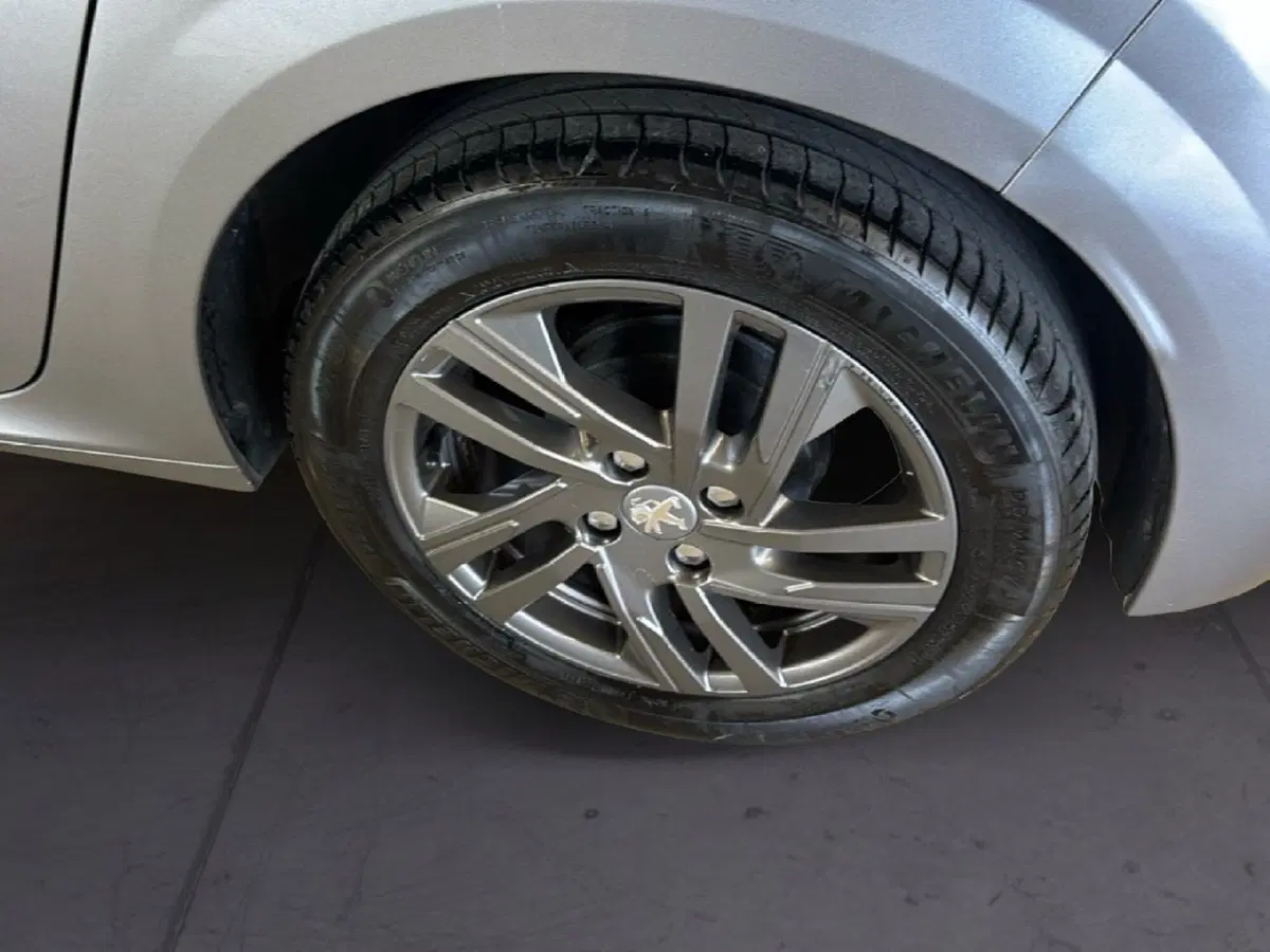 Peugeot 208 usata a Arezzo (12)