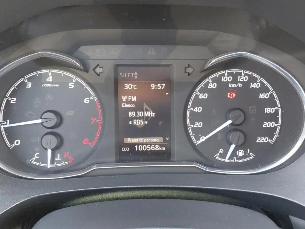 Toyota Yaris usata a Cagliari (9)