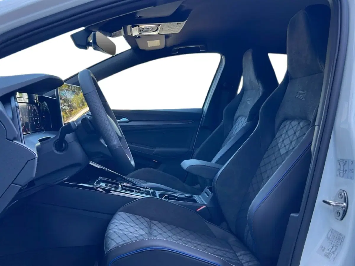 Volkswagen Golf nuova a Grosseto (9)