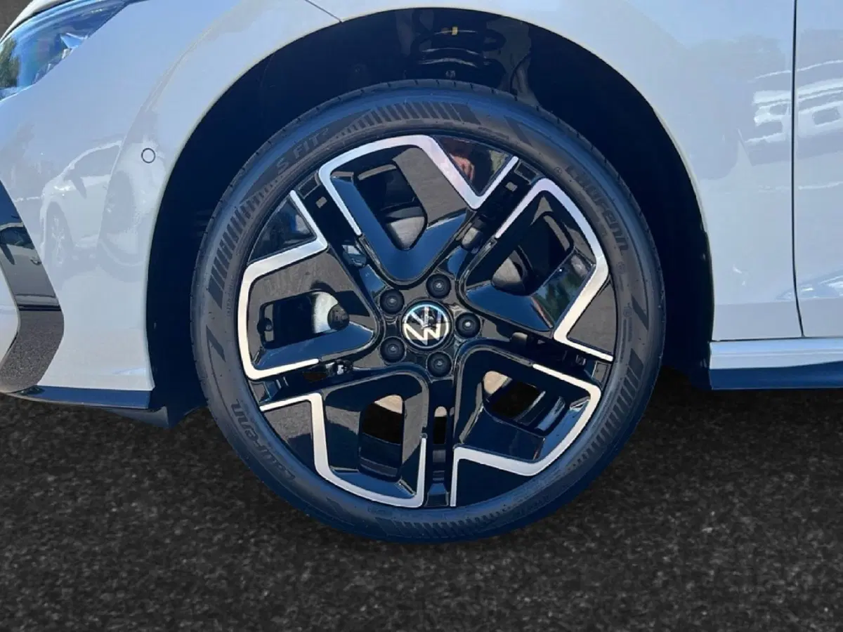 Volkswagen Golf nuova a Grosseto (8)
