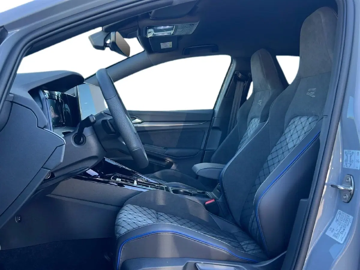 Volkswagen Golf nuova a Grosseto (11)