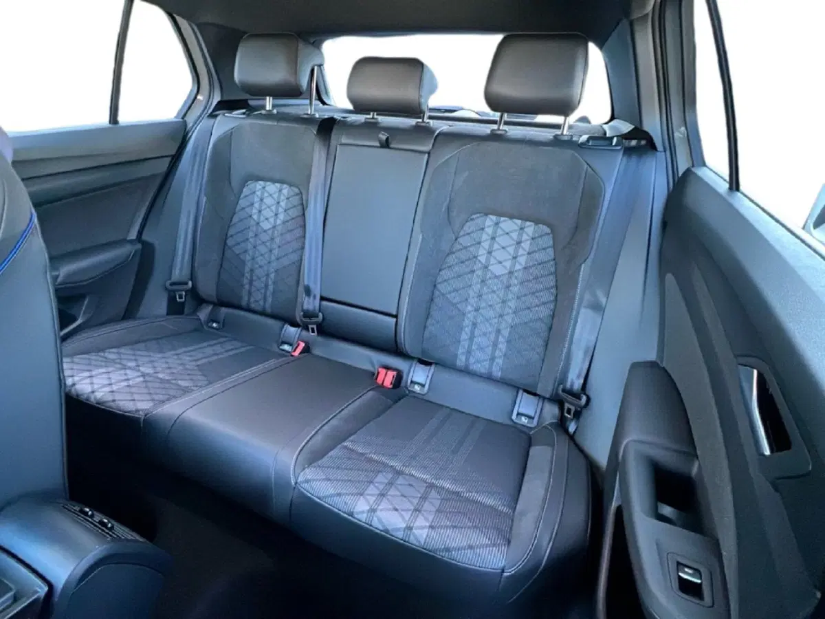 Volkswagen Golf nuova a Grosseto (12)