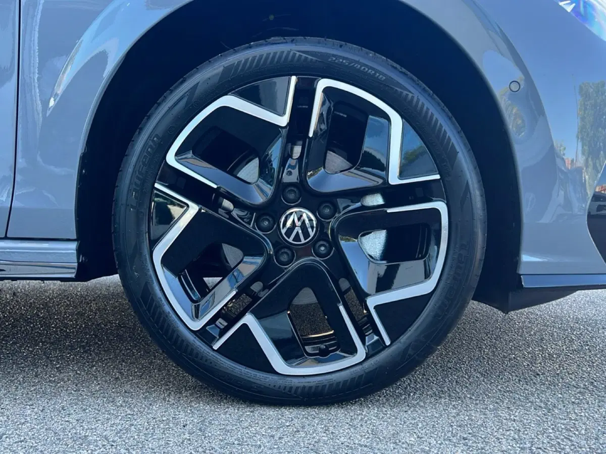 Volkswagen Golf nuova a Grosseto (9)