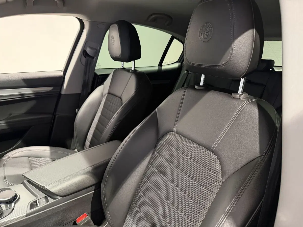 Alfa Romeo Stelvio usata a Genova (10)