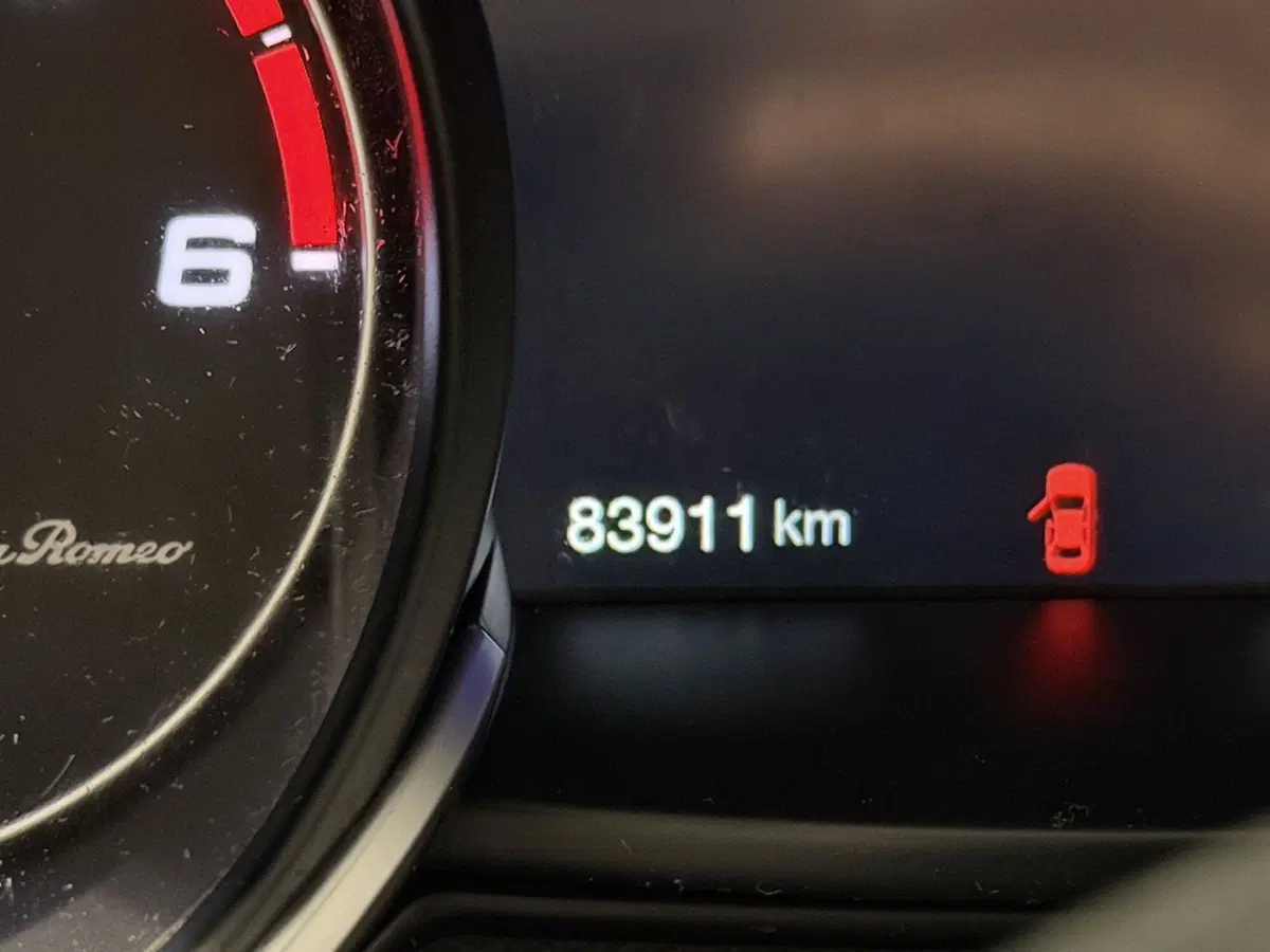Alfa Romeo Stelvio usata a Genova (13)