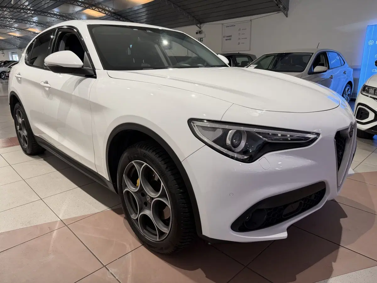 Alfa Romeo Stelvio usata a Genova (6)