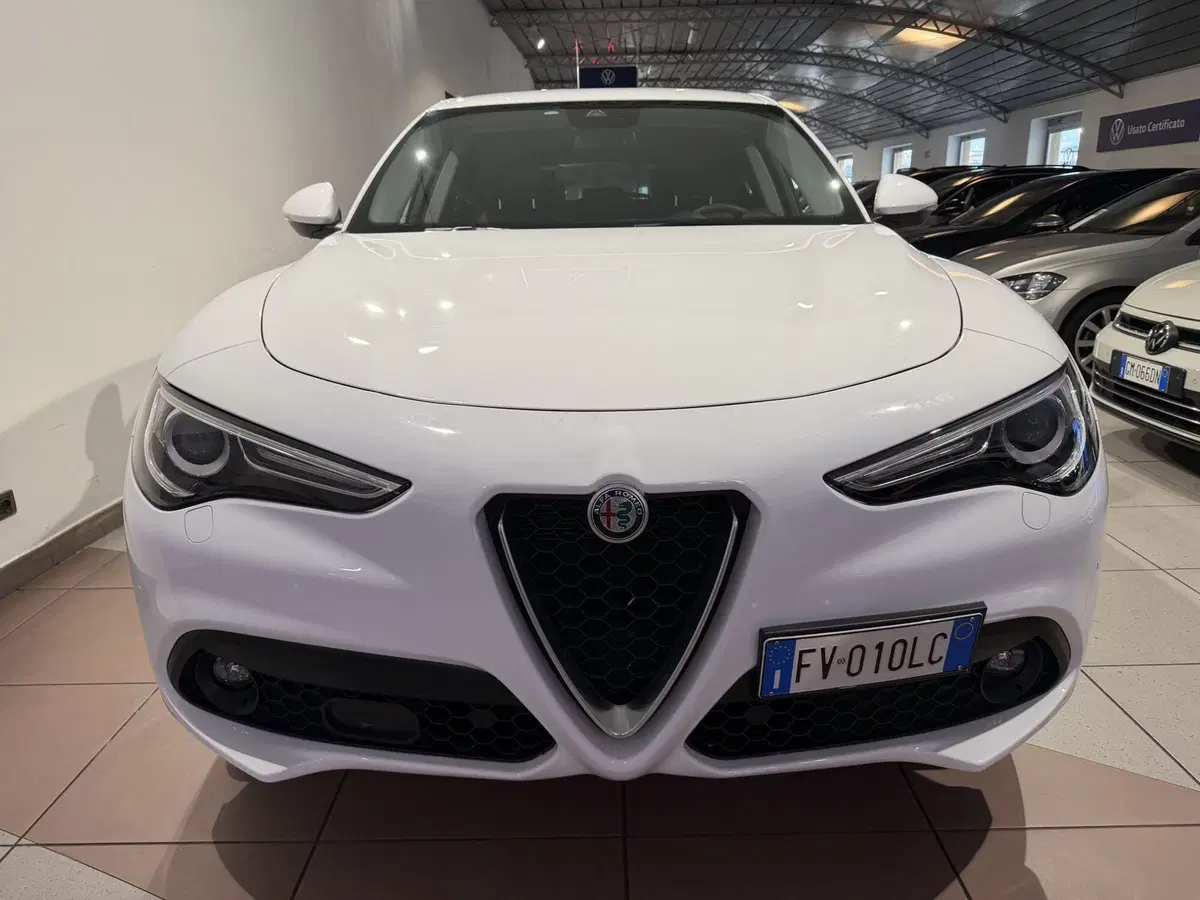 Alfa Romeo Stelvio usata a Genova (7)