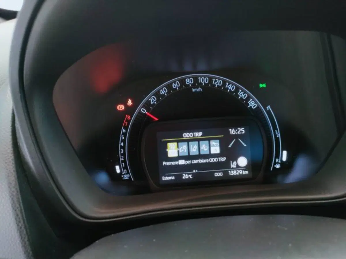 Toyota Aygo X usata a Teramo (16)