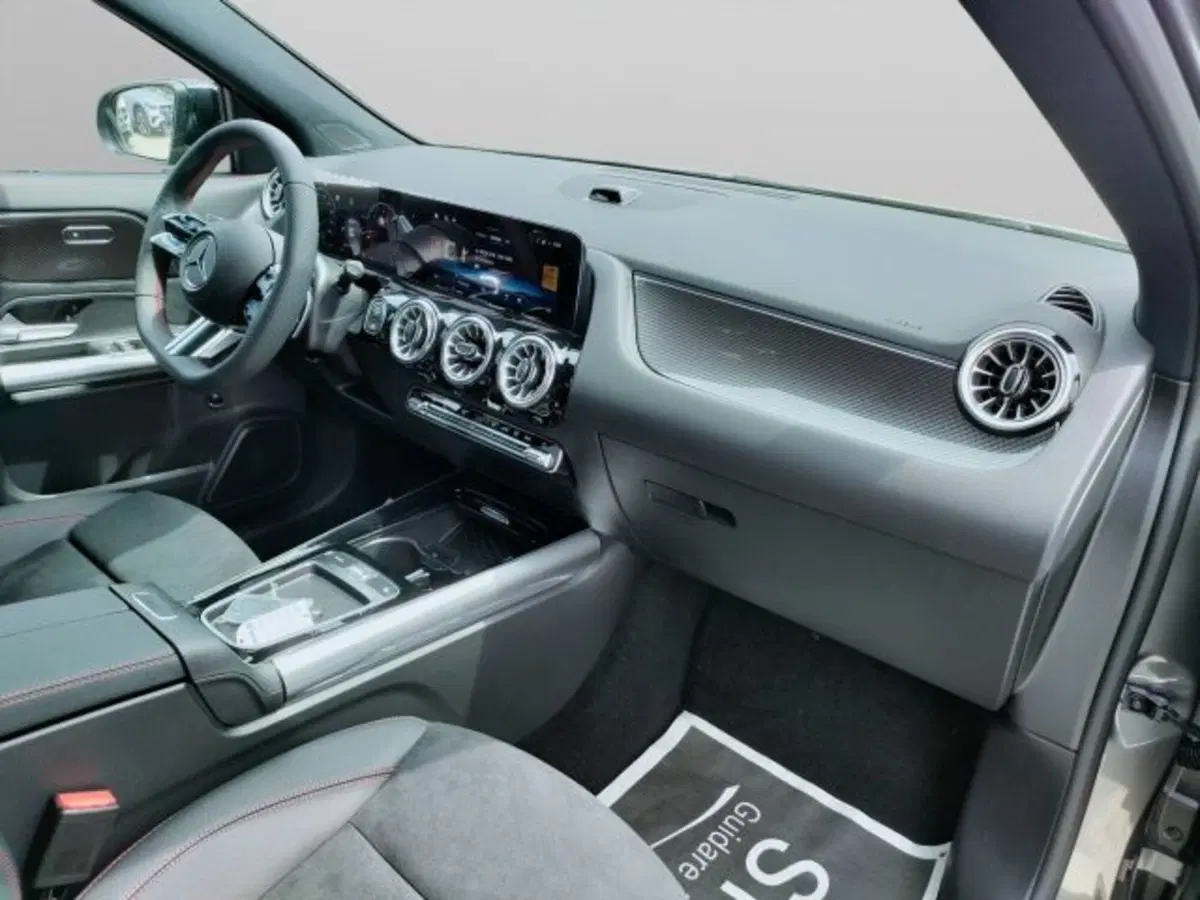 Mercedes-Benz GLA SUV nuova a Teramo (13)