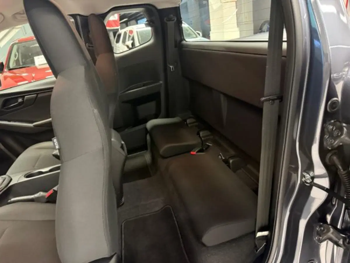 Isuzu D-Max Pick-up usata a Siena (14)