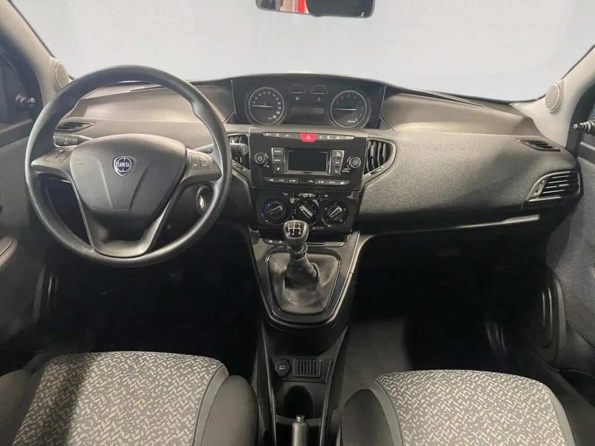 Lancia Ypsilon usata a Torino (6)