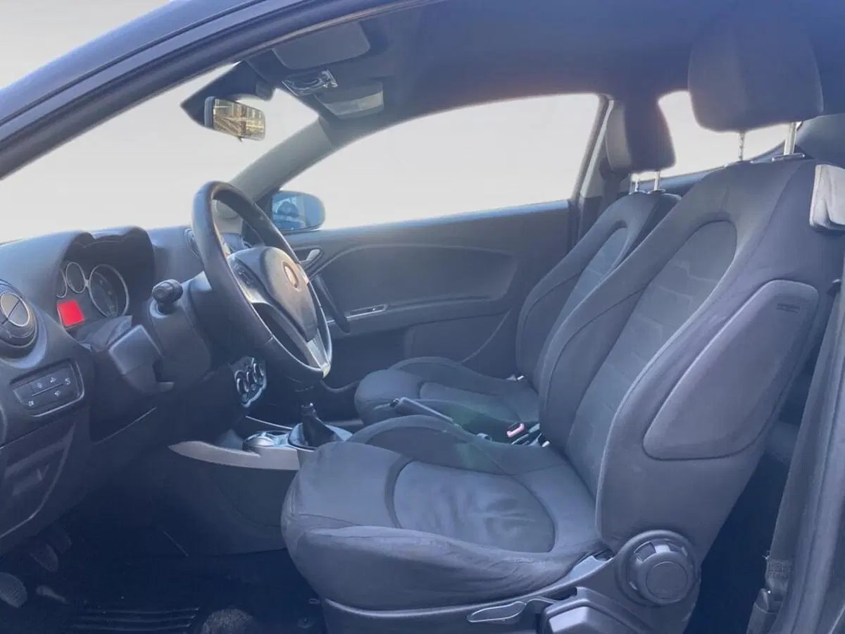 Alfa Romeo MiTo usata a Torino (7)
