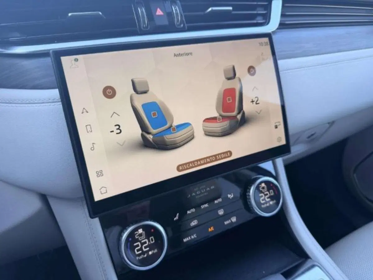 Jaguar F-Pace usata a Siena (12)