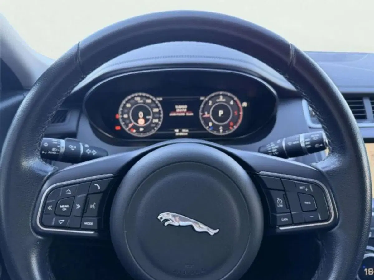 Jaguar E-Pace usata a Siena (15)