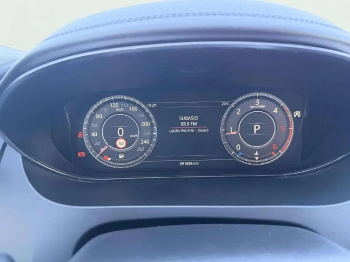 Jaguar E-Pace usata a Siena (16)