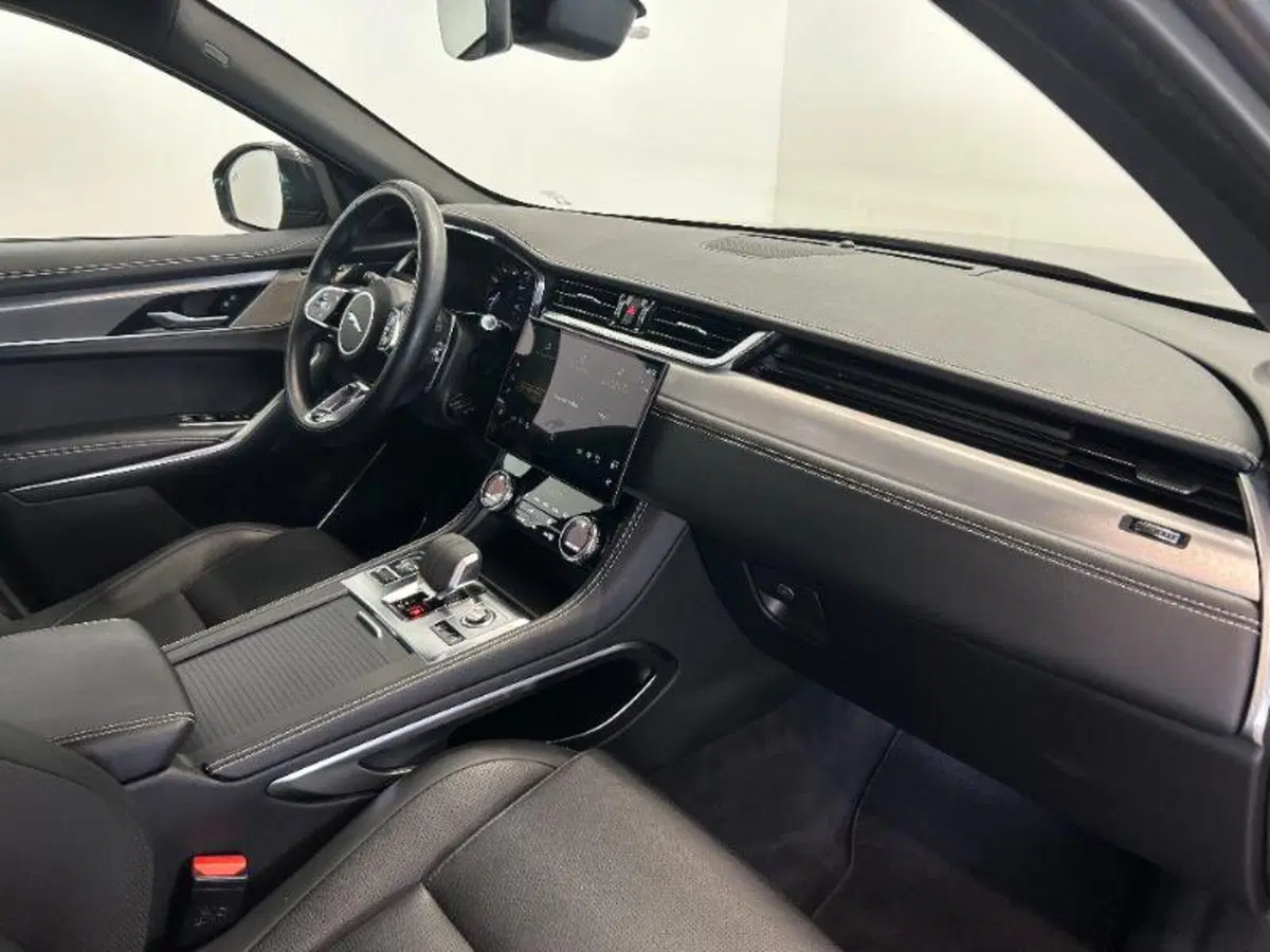 Jaguar F-Pace usata a Venezia (11)