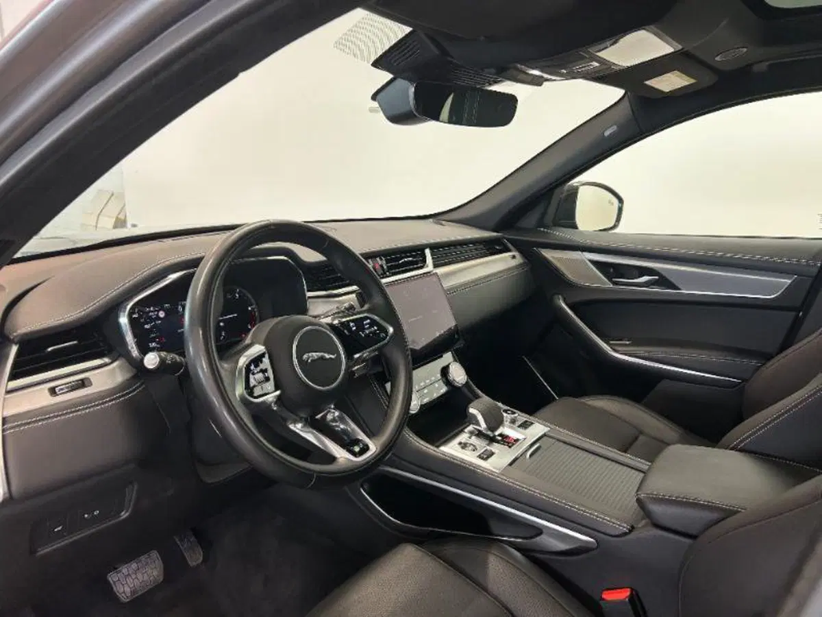 Jaguar F-Pace usata a Venezia (14)