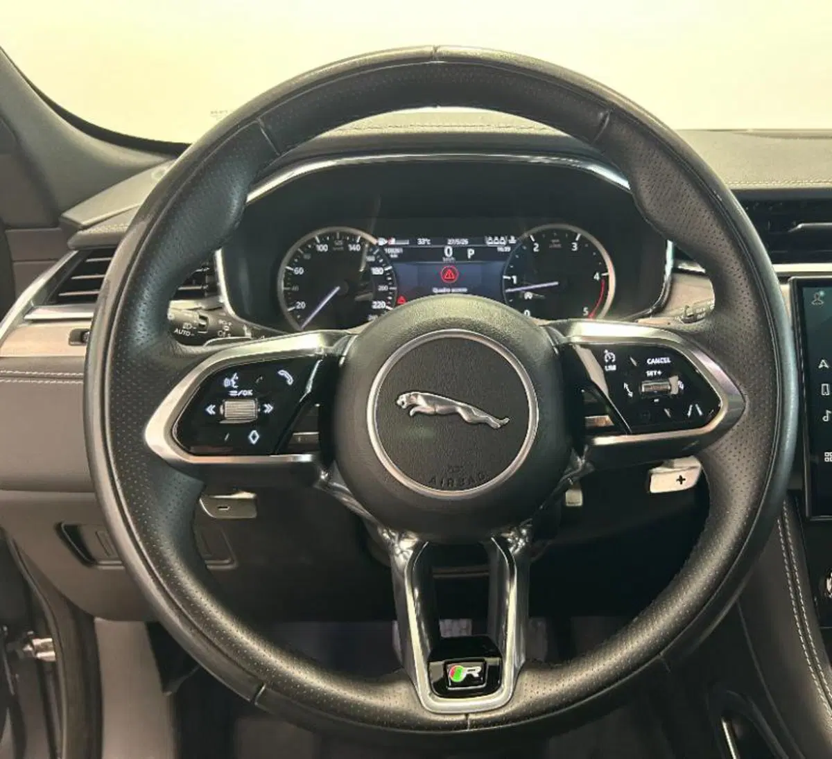 Jaguar F-Pace usata a Venezia (15)