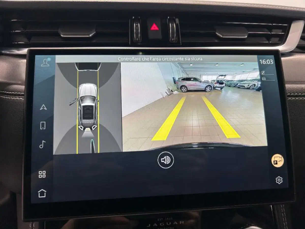 Jaguar F-Pace usata a Venezia (18)