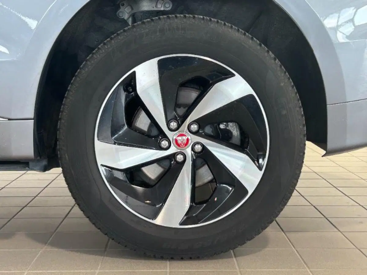 Jaguar F-Pace usata a Venezia (8)