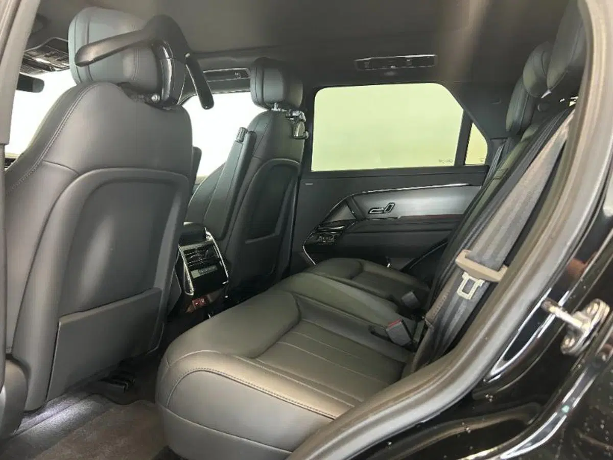 Land Rover Range Rover Sport usata a Venezia (17)