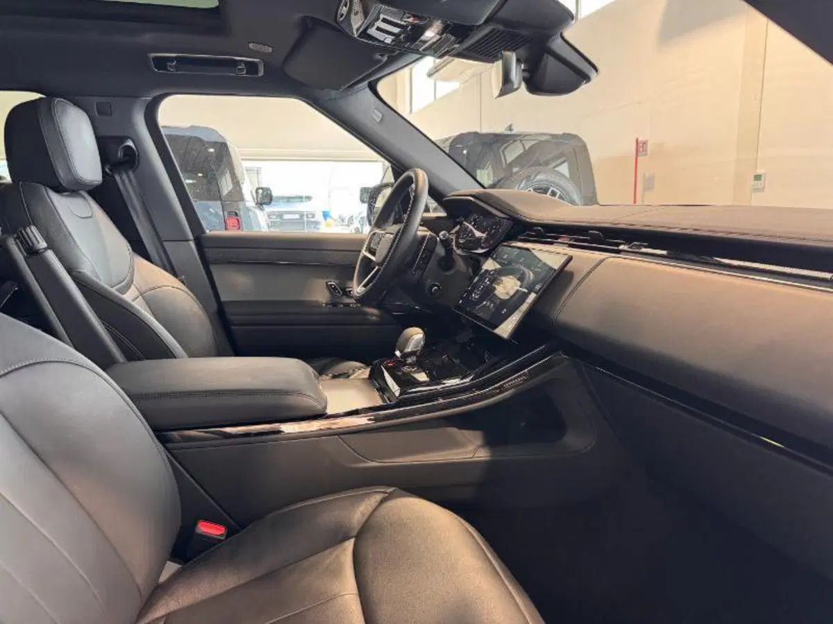 Land Rover Range Rover Sport usata a Venezia (9)