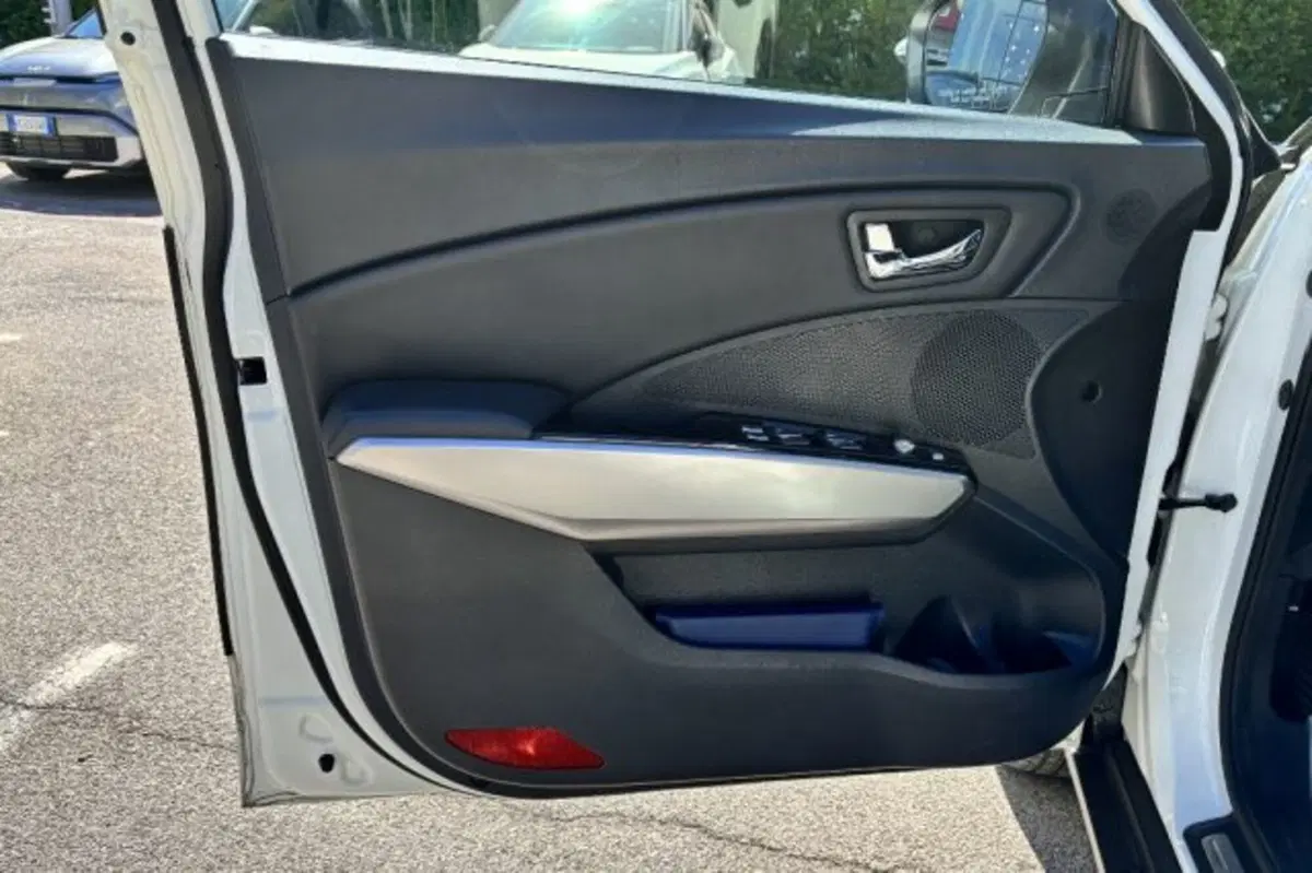 Ssangyong Tivoli usata a Latina (12)
