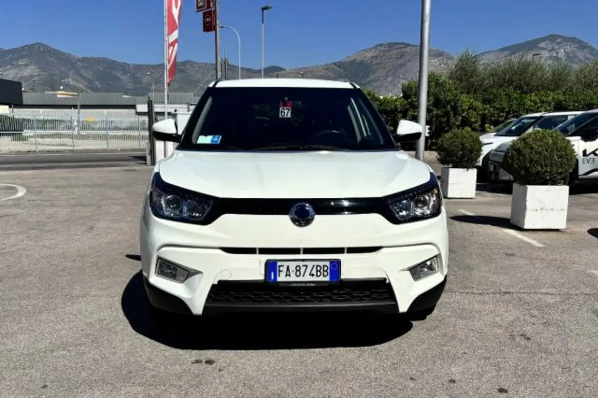 Ssangyong Tivoli usata a Latina (2)